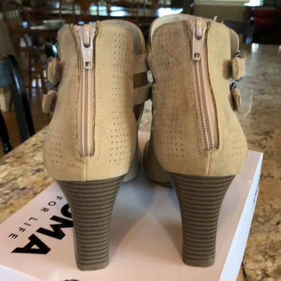 Open-toe bootie/sandal - Picture 3 of 4